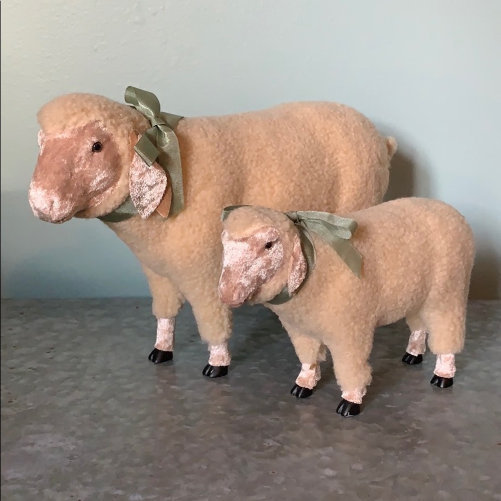 Mama & Baby sheep decor
